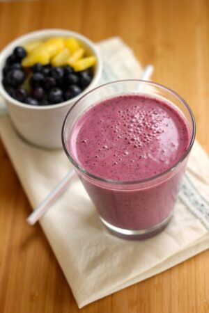 Blueberry Pineapple Smoothie with Chia