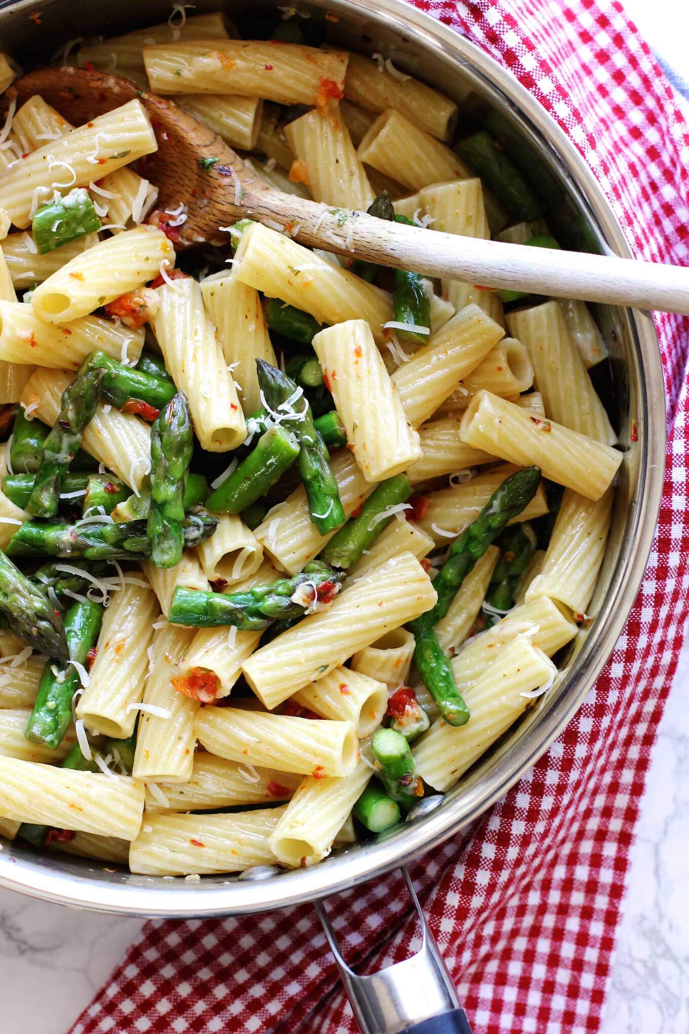 Pasta with Asparagus and Sun Dried Tomatoes | Green Valley Kitchen